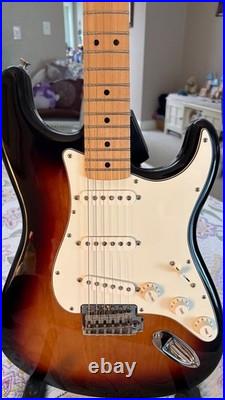 2016 Fender Standard Stratocaster MIM Sunburst Maple Neck + SKB Case Clean
