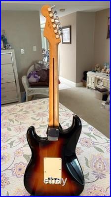 2016 Fender Standard Stratocaster MIM Sunburst Maple Neck + SKB Case Clean