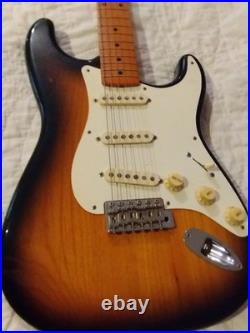 Fender Classic 50's Stratocaster Flamed Maple Neck Hard Tweed Case Fender Strap