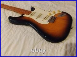 Fender Classic 50's Stratocaster Flamed Maple Neck Hard Tweed Case Fender Strap