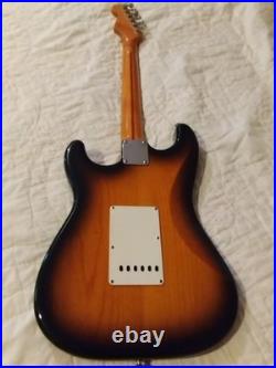 Fender Classic 50's Stratocaster Flamed Maple Neck Hard Tweed Case Fender Strap