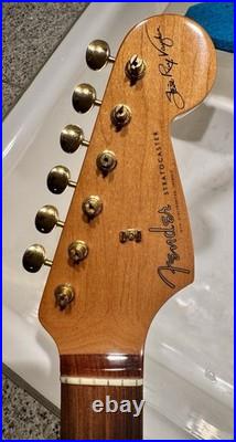 Fender Stevie Ray Vaughan Maple neck with Pau Ferro fretboard and Gold Tuners