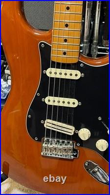 Fender Vintera'70s Stratocaster with Maple Fretboard Mocha