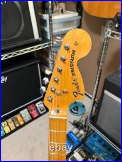 Fender Vintera'70s Stratocaster with Maple Fretboard Mocha