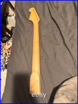 Made to fit Fender Strat Neck. 25.5(647.7 mm) scale length, 56.56mm heel size
