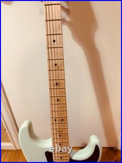 Squier Sonic Stratocaster Maple Neck Surf Green