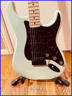 Squier Sonic Stratocaster Maple Neck Surf Green